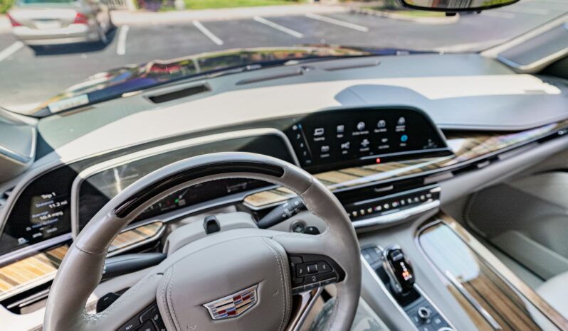 								2022 Cadillac Escalade ESV 4WD Platinum full									