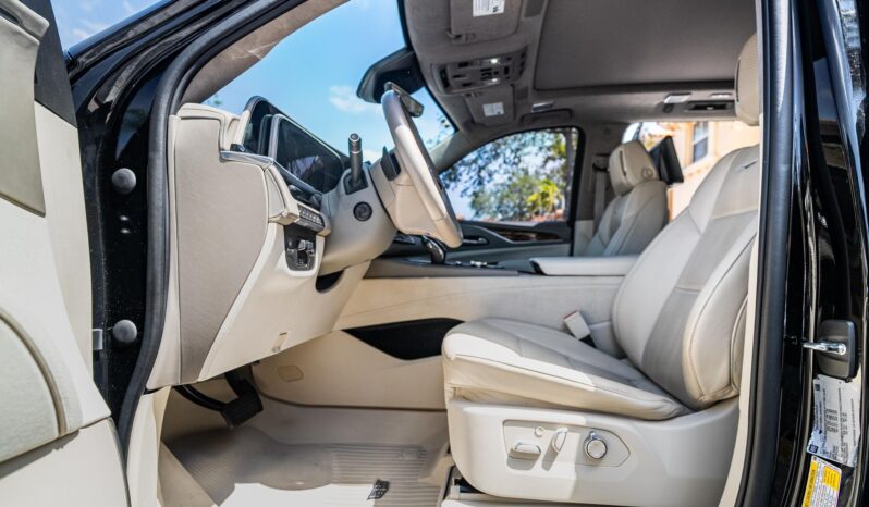 								2022 Cadillac Escalade ESV 4WD Platinum full									