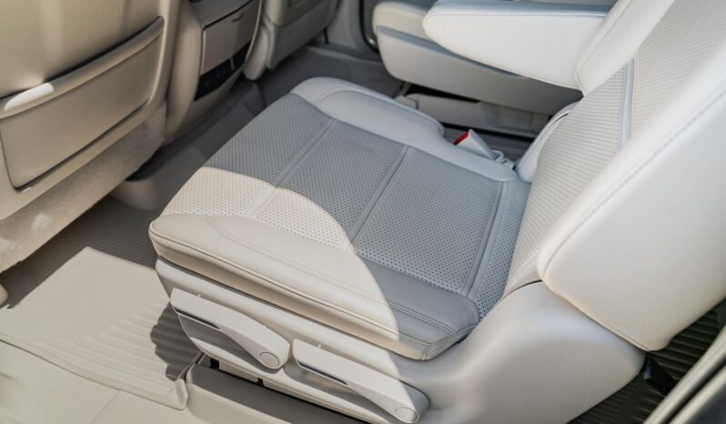 								2022 Cadillac Escalade ESV 4WD Platinum full									