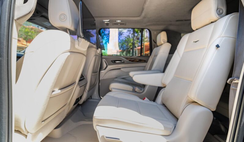 								2022 Cadillac Escalade ESV 4WD Platinum full									