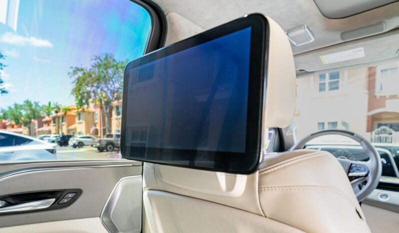 								2022 Cadillac Escalade ESV 4WD Platinum full									