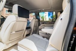 										2022 Cadillac Escalade ESV 4WD Platinum full									