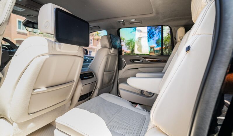								2022 Cadillac Escalade ESV 4WD Platinum full									