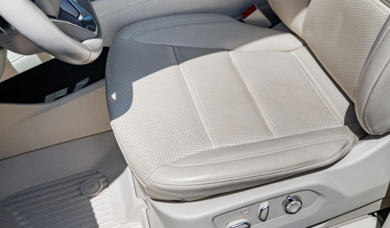 								2022 Cadillac Escalade ESV 4WD Platinum full									