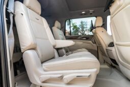 										2022 Cadillac Escalade ESV 4WD Platinum full									