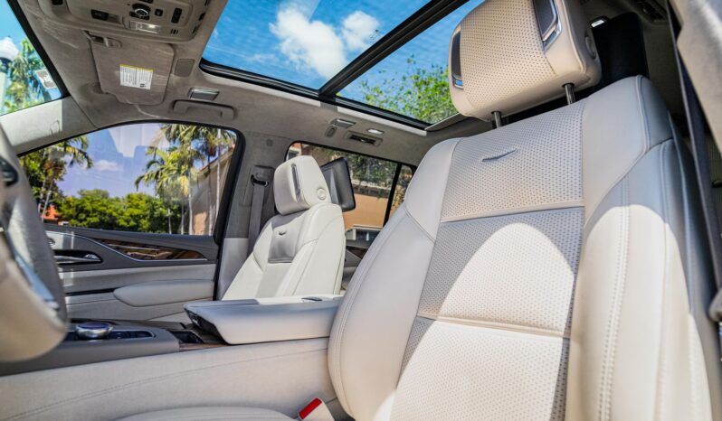 								2022 Cadillac Escalade ESV 4WD Platinum full									