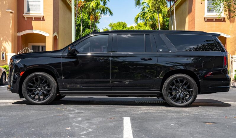 								2022 Cadillac Escalade ESV 4WD Platinum full									