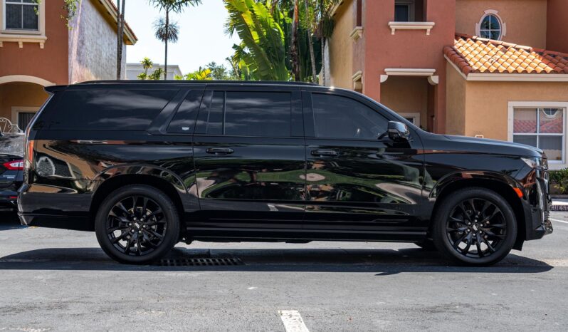 								2022 Cadillac Escalade ESV 4WD Platinum full									