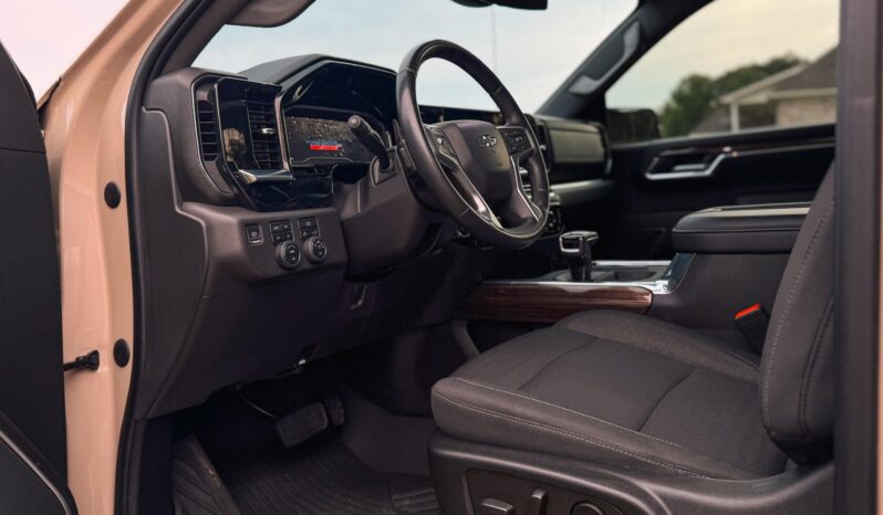 								2022 Chevrolet Silverado 1500 LT Trail Boss 4×4 full									