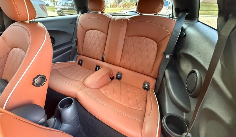 								2024 Mini Cooper S Hardtop full									