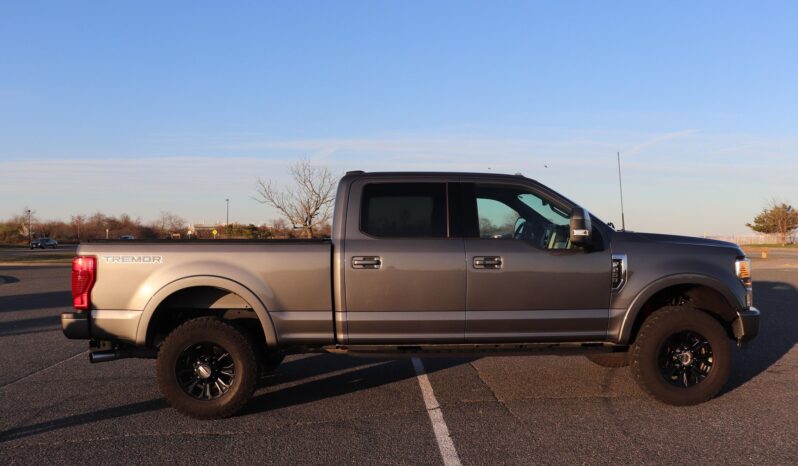 								2022 Ford F-250 Super Duty Lariat Tremor 4×4 full									