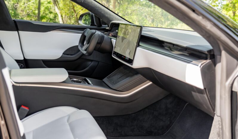 								2022 Tesla Model S Plaid full									