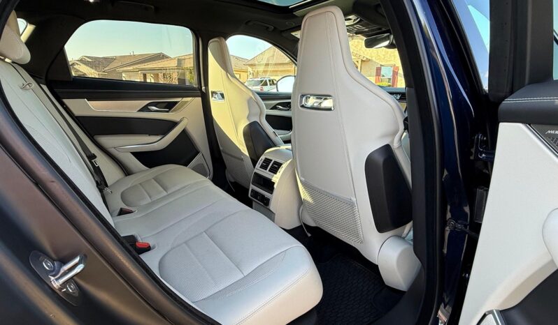 								2024 Jaguar F-Pace P400 R-Dynamic S full									