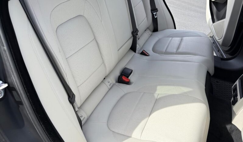 								2024 Jaguar F-Pace P400 R-Dynamic S full									