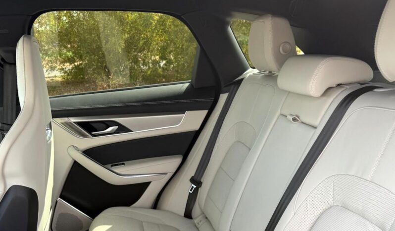 								2024 Jaguar F-Pace P400 R-Dynamic S full									