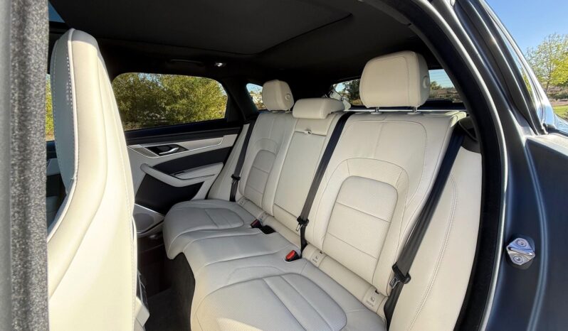 								2024 Jaguar F-Pace P400 R-Dynamic S full									