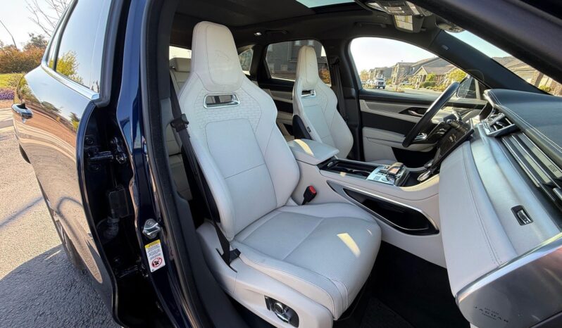 								2024 Jaguar F-Pace P400 R-Dynamic S full									