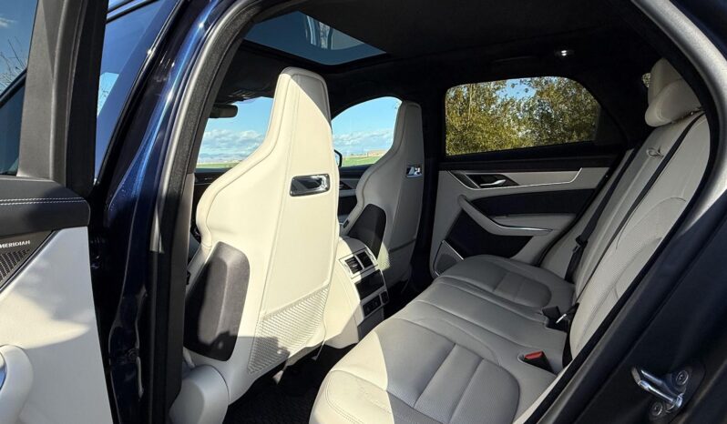 								2024 Jaguar F-Pace P400 R-Dynamic S full									