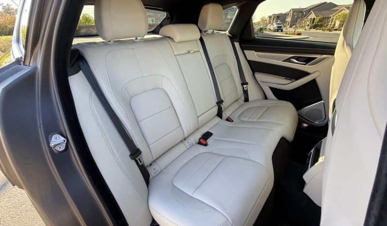 								2024 Jaguar F-Pace P400 R-Dynamic S full									