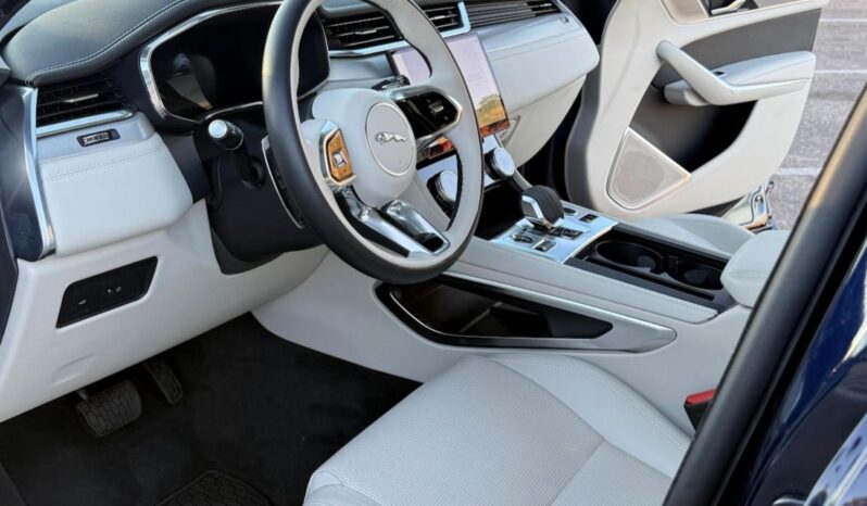 								2024 Jaguar F-Pace P400 R-Dynamic S full									