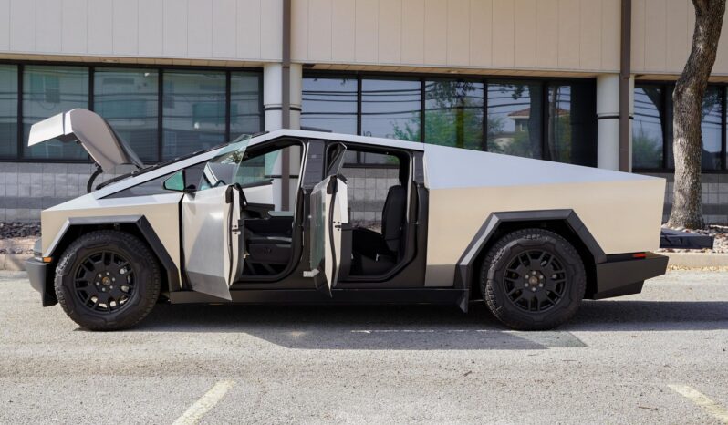 								2024 Tesla Cybertruck Foundation Series full									