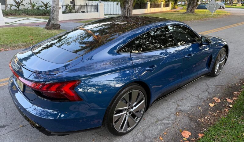 								2022 Audi e-tron GT full									