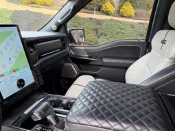 										2022 Ford F-150 Lightning Platinum full									