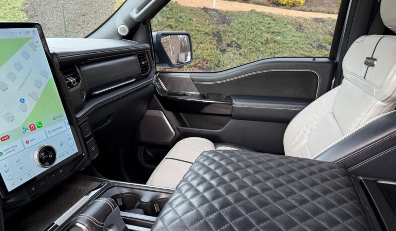 								2022 Ford F-150 Lightning Platinum full									