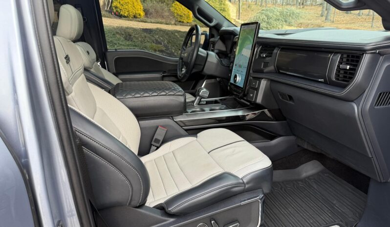 								2022 Ford F-150 Lightning Platinum full									