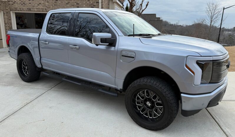 								2022 Ford F-150 Lightning Platinum full									