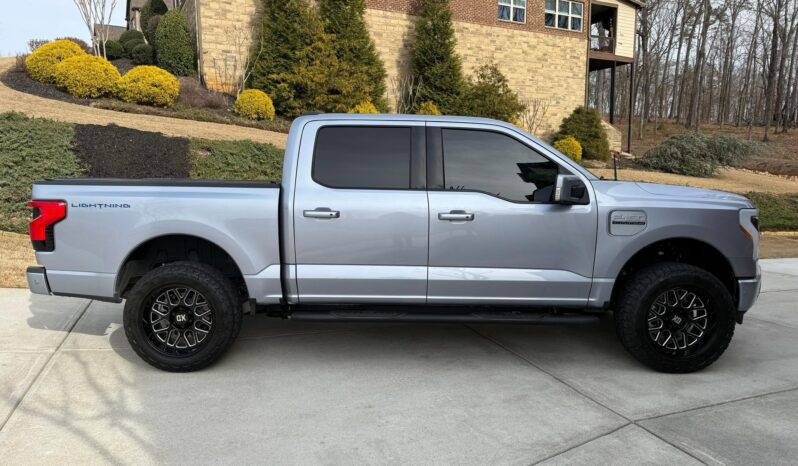 								2022 Ford F-150 Lightning Platinum full									