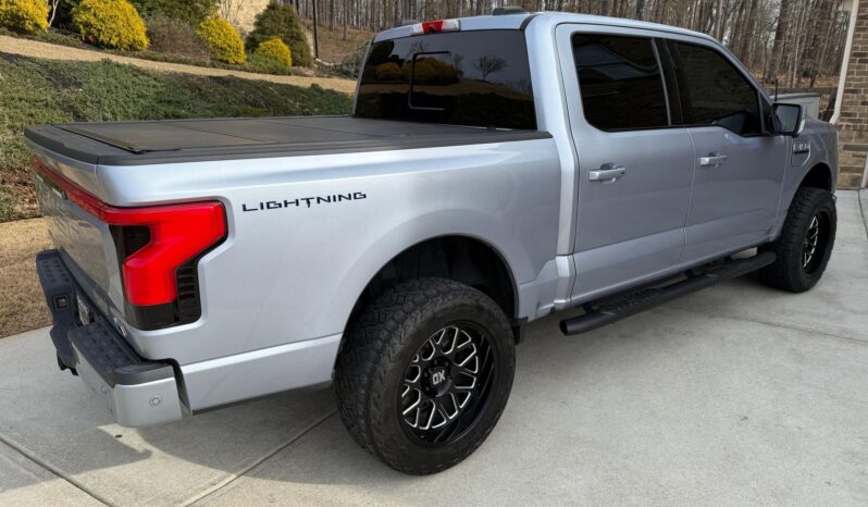 								2022 Ford F-150 Lightning Platinum full									