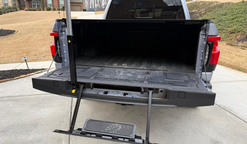 								2022 Ford F-150 Lightning Platinum full									