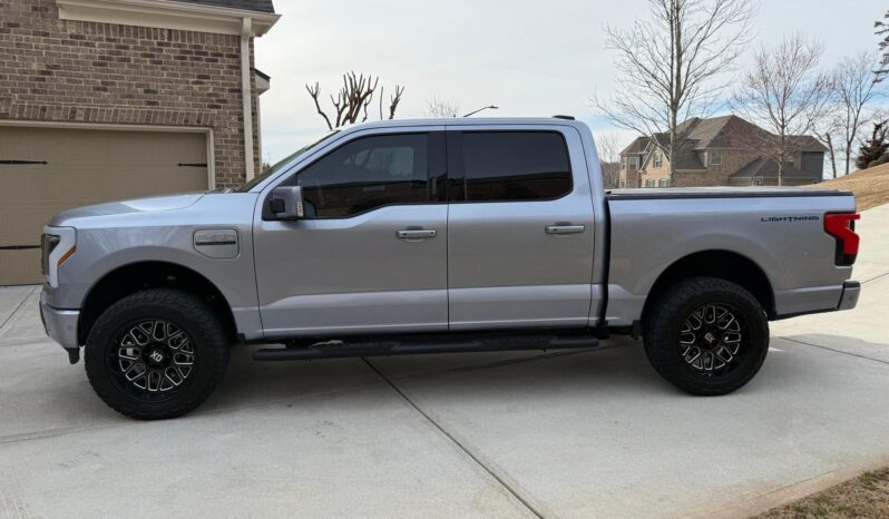 								2022 Ford F-150 Lightning Platinum full									