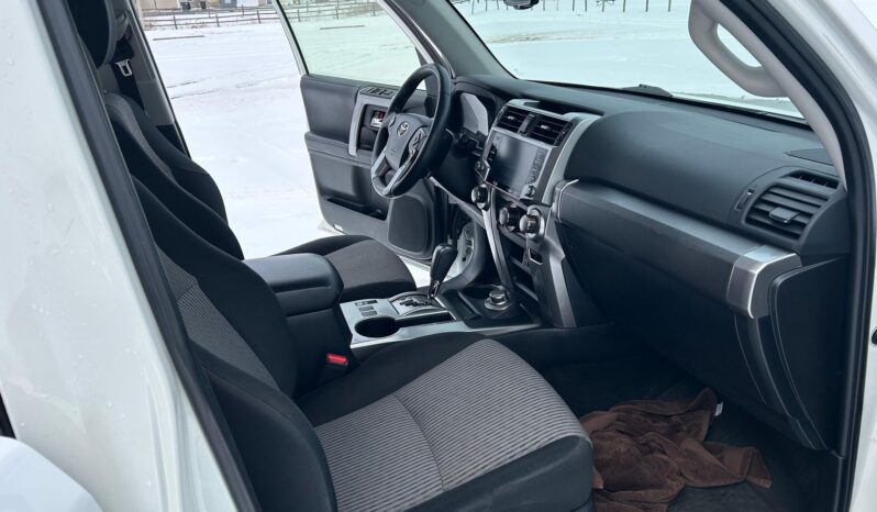 								2022 Toyota 4Runner SR5 4×4 full									