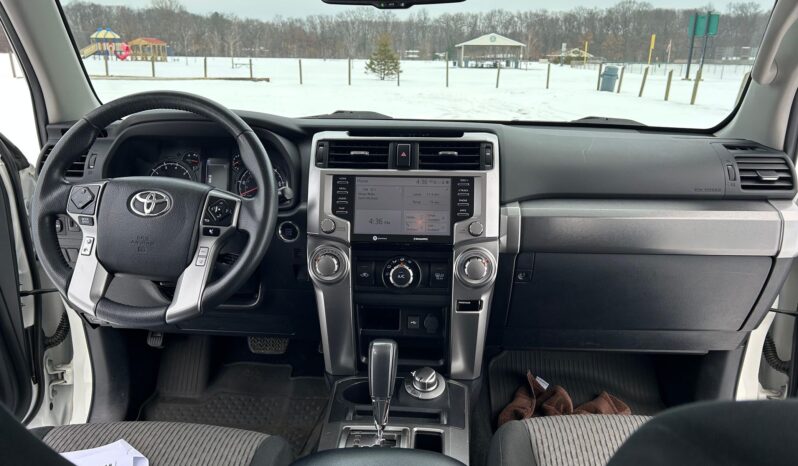 								2022 Toyota 4Runner SR5 4×4 full									