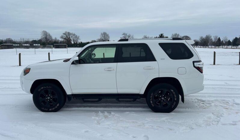 								2022 Toyota 4Runner SR5 4×4 full									