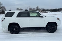 										2022 Toyota 4Runner SR5 4×4 full									