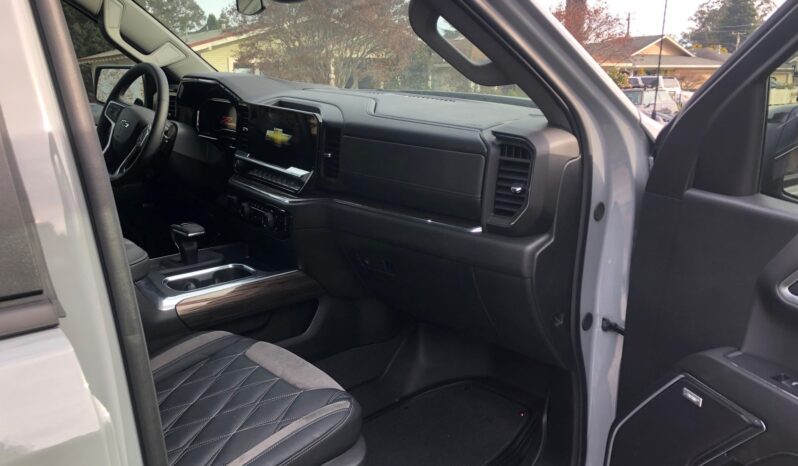 								2024 Chevrolet Silverado 1500 Crew Cab RST full									