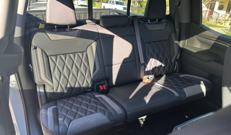 								2024 Chevrolet Silverado 1500 Crew Cab RST full									