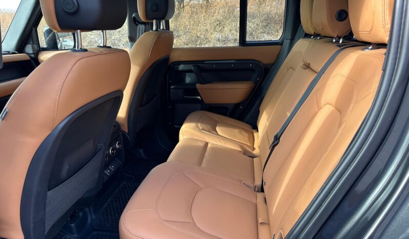 								2023 Land Rover Defender 110 V8 full									