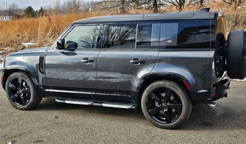 								2023 Land Rover Defender 110 V8 full									