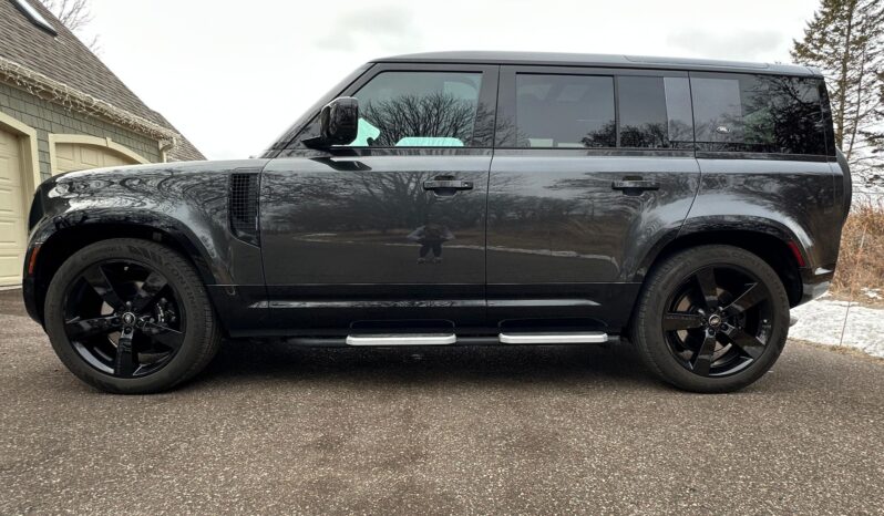 								2023 Land Rover Defender 110 V8 full									
