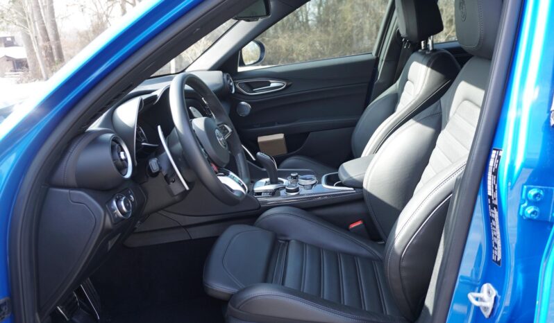 								2023 Alfa Romeo Giulia Quadrifoglio full									