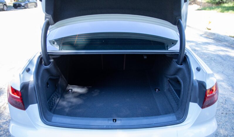 								2022 Audi A4 2.0T Quattro Sedan full									