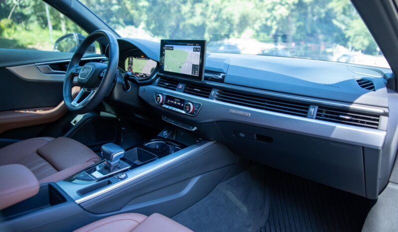 								2022 Audi A4 2.0T Quattro Sedan full									