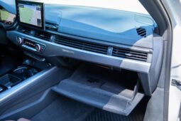 										2022 Audi A4 2.0T Quattro Sedan full									