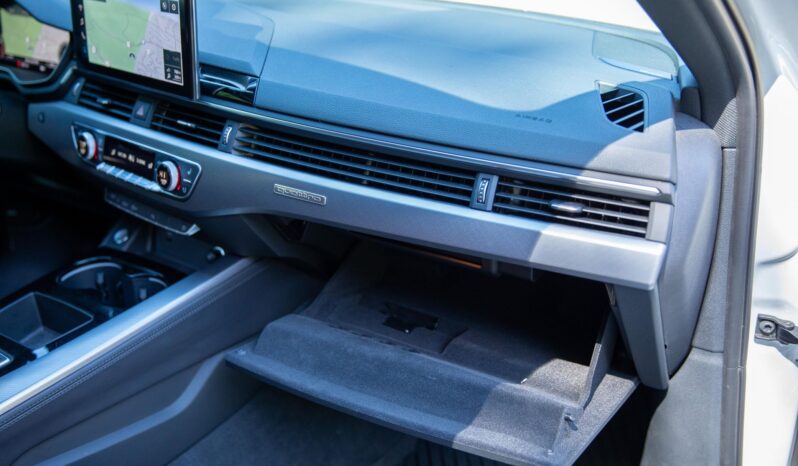 								2022 Audi A4 2.0T Quattro Sedan full									