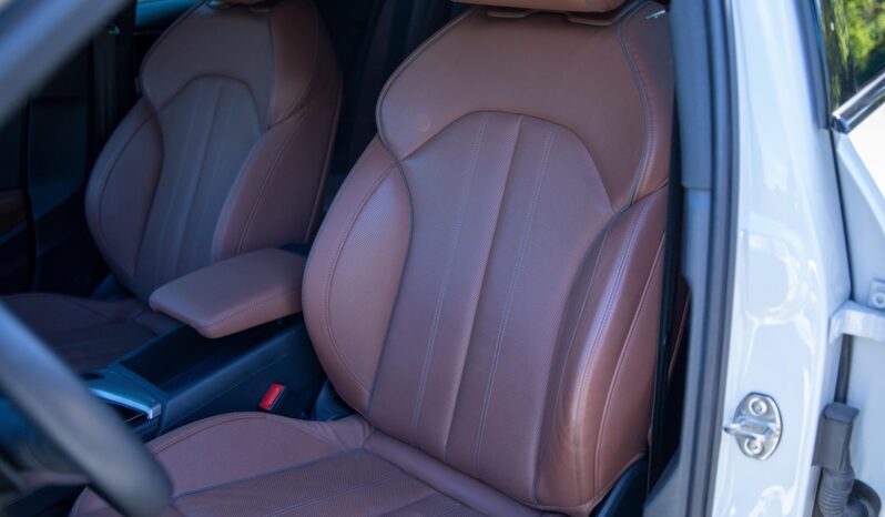 								2022 Audi A4 2.0T Quattro Sedan full									