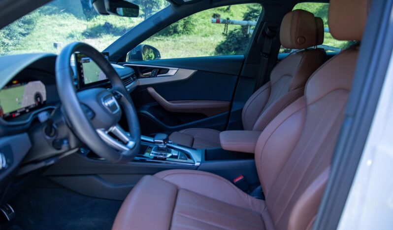 								2022 Audi A4 2.0T Quattro Sedan full									